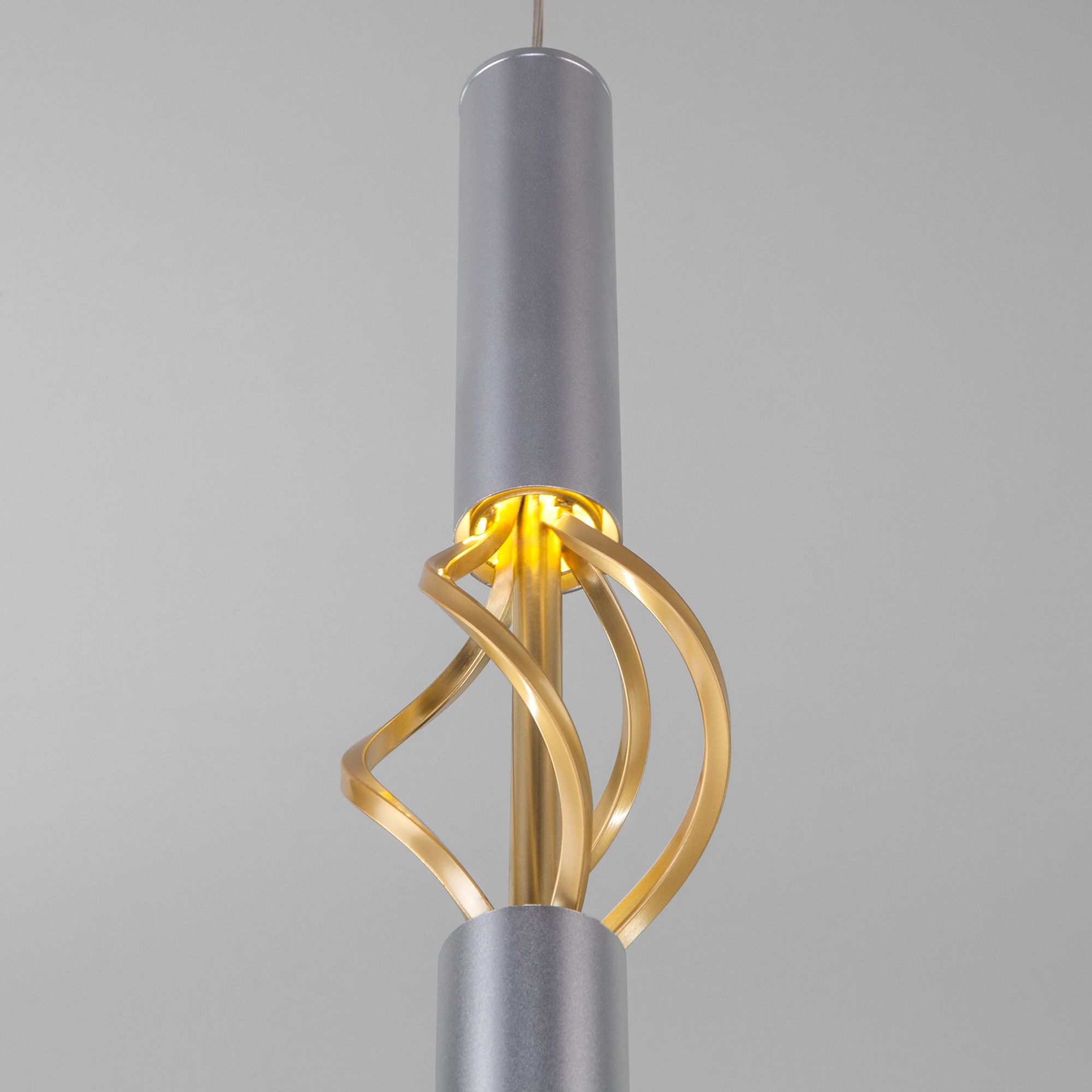 Подвесной акцентный светильник Eurosvet Lance 50191/1 LED матовое серебро/матовое золото a049110 фото