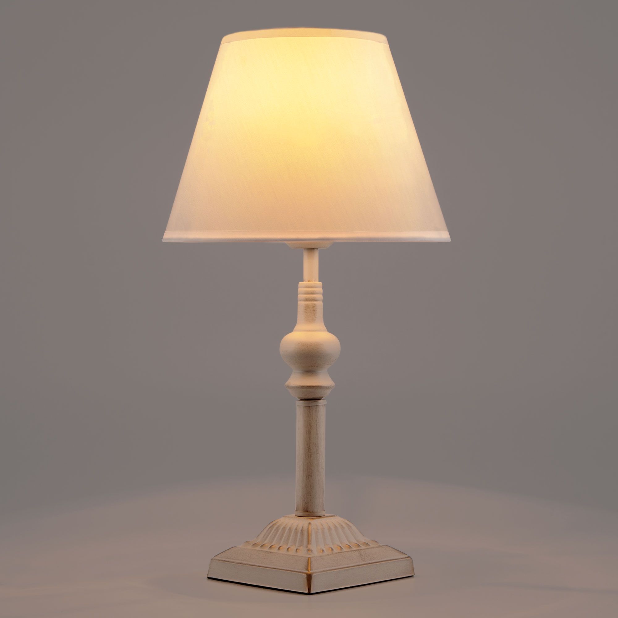 Классическая настольная лампа Eurosvet Berlin 00000086061 01061/1 белый с золотом фото